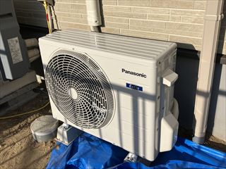 茨城県龍ケ崎市 家庭用エアコン設置、平面アンテナ設置工事