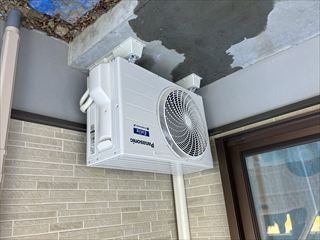 茨城県龍ケ崎市 家庭用エアコン設置、平面アンテナ設置工事