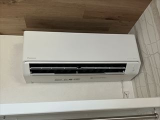 茨城県龍ケ崎市 家庭用エアコン設置、平面アンテナ設置工事