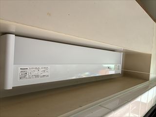 千葉県流山市　家庭用キッチン照明、棚下灯LED化工事