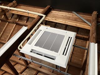 茨城県常総市 オフィス用ルームエアコン移設、専用回路、天カセセコン設置工事
