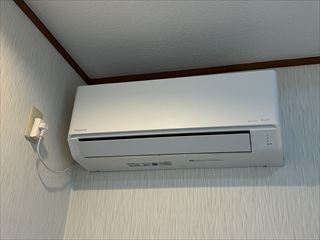 茨城県常総市　家庭用エアコン交換、スイッチ交換、ダウンライト交換、コンセント増設工事