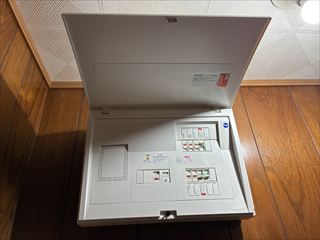 千葉県我孫子市　家庭用単二から単三切替、分電盤交換、専用コンセント２回路増設工事